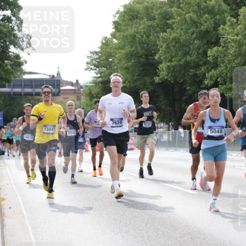 29.06.2025 - hella hamburg halbmarathon Jannik Wohlers http://msf.ph/oto/8193729 29.06.2025 09:46:13 Lombardsbrücke 1344, 1889, 2243, 4477, 4944, 5048, 5152, 6683, 7628, 8312, 8784, 10298, 10927, 10929, 11230, 11304, 11661, 12447, 12987, 13961, 14310, 14450, 15902, 16065, 16140, 16243, 16505, 16619, 16811, 16957, 17751, 18277, 18422 meine-sportfotos.de