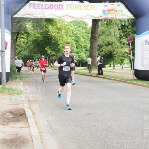 29.06.2025 - hella hamburg halbmarathon MichiJ http://msf.ph/oto/8193746 29.06.2025 10:20:12 Zwischen KM18-KM19 7055, 17768, 18871 meine-sportfotos.de