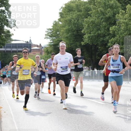 29.06.2025 - hella hamburg halbmarathon Jannik Wohlers http://msf.ph/oto/8193760 29.06.2025 09:46:13 Lombardsbrücke 1344, 1889, 2243, 4477, 4944, 5048, 5152, 6683, 7628, 8312, 8784, 10298, 10927, 10929, 11230, 11304, 11661, 12447, 12987, 13961, 14310, 14450, 15902, 16065, 16140, 16243, 16505, 16619, 16811, 16957, 17751, 18277, 18422 meine-sportfotos.de