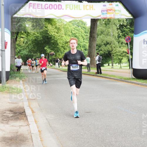 29.06.2025 - hella hamburg halbmarathon MichiJ http://msf.ph/oto/8193803 29.06.2025 10:20:13 Zwischen KM18-KM19 7055, 17768, 18235 meine-sportfotos.de