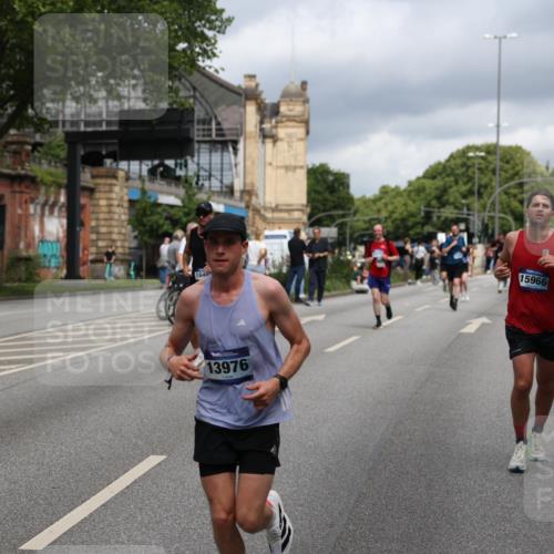 29.06.2025 - hella hamburg halbmarathon Yannick Fuchs http://msf.ph/oto/8193840 29.06.2025 10:44:08 20KM 1216, 1321, 2020, 2234, 2788, 3296, 3414, 3543, 3562, 3852, 3947, 4247, 4933, 5447, 5894, 5978, 6125, 6282, 7100, 7657, 8153, 8454, 8576, 8689, 8813, 8899, 8921, 9031, 9303, 9491, 9551, 9597, 9723, 10189, 10480, 11339, 11975, 12203, 12235, 12733, 13159, 13225, 13282, 13463, 13758, 13976, 14562, 14794, 14838, 15519, 15620, 15966, 16000, 16242, 16403, 16732, 16738, 16843, 16877, 16887, 17001, 17282, 17319, 18228, 18229, 18350, 18451, 18499, 18884, 18960 meine-sportfotos.de