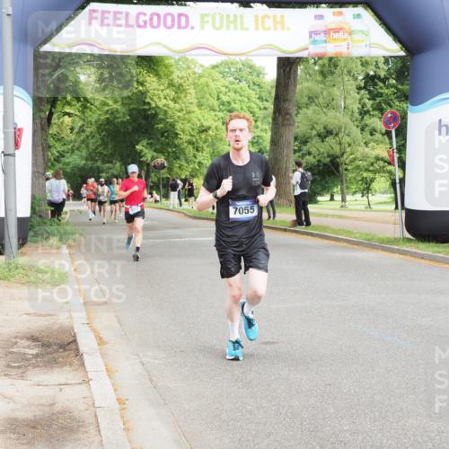 29.06.2025 - hella hamburg halbmarathon MichiJ http://msf.ph/oto/8193842 29.06.2025 10:20:13 Zwischen KM18-KM19 7055, 17768, 18235 meine-sportfotos.de