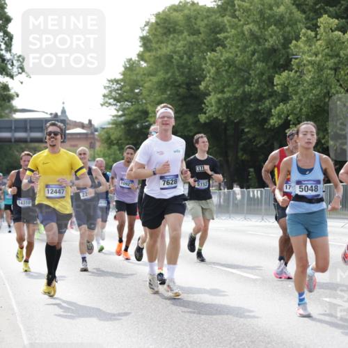 29.06.2025 - hella hamburg halbmarathon Jannik Wohlers http://msf.ph/oto/8193843 29.06.2025 09:46:13 Lombardsbrücke 1344, 1889, 2243, 4477, 4944, 5048, 5152, 6683, 7628, 8312, 8784, 10298, 10927, 10929, 11230, 11304, 11661, 12447, 12987, 13961, 14310, 14450, 15902, 16065, 16140, 16243, 16505, 16619, 16811, 16957, 17751, 18277, 18422 meine-sportfotos.de