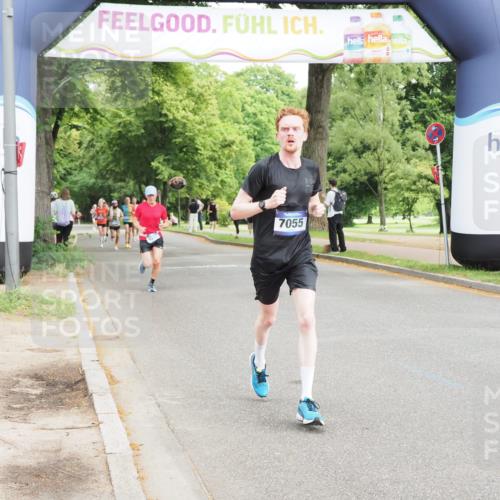 29.06.2025 - hella hamburg halbmarathon MichiJ http://msf.ph/oto/8193849 29.06.2025 10:20:13 Zwischen KM18-KM19 7055, 17768, 18235 meine-sportfotos.de
