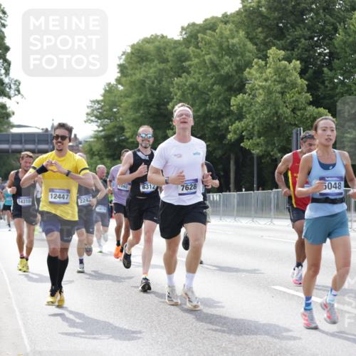 29.06.2025 - hella hamburg halbmarathon Jannik Wohlers http://msf.ph/oto/8193869 29.06.2025 09:46:14 Lombardsbrücke 1344, 1889, 2243, 4477, 4944, 5048, 5152, 6683, 7628, 8312, 8784, 10298, 10927, 10929, 11230, 11304, 11661, 12447, 12987, 13961, 14310, 14450, 15902, 16065, 16140, 16243, 16505, 16619, 16811, 16957, 17751, 18277, 18422 meine-sportfotos.de