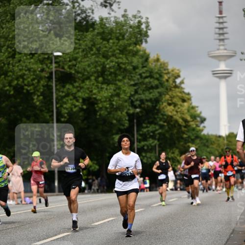 29.06.2025 - hella hamburg halbmarathon Dr. Thomas Lammeyer http://msf.ph/oto/8193870 29.06.2025 10:11:19 Kennedybrücke 4502, 5287, 5807, 5845, 5926, 6517, 7503, 10283, 10703, 11114, 11394 meine-sportfotos.de
