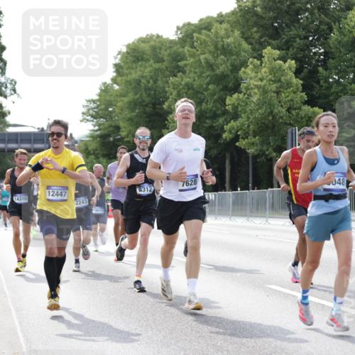29.06.2025 - hella hamburg halbmarathon Jannik Wohlers http://msf.ph/oto/8193886 29.06.2025 09:46:14 Lombardsbrücke 1344, 1889, 2243, 4477, 4944, 5048, 5152, 6683, 7628, 8312, 8784, 10298, 10927, 10929, 11230, 11304, 11661, 12447, 12987, 13961, 14310, 14450, 15902, 16065, 16140, 16243, 16505, 16619, 16811, 16957, 17751, 18277, 18422 meine-sportfotos.de