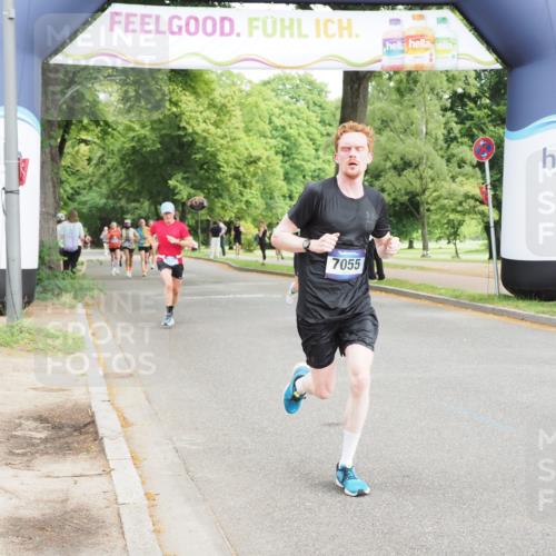 29.06.2025 - hella hamburg halbmarathon MichiJ http://msf.ph/oto/8193887 29.06.2025 10:20:13 Zwischen KM18-KM19 7055, 17768, 18235 meine-sportfotos.de