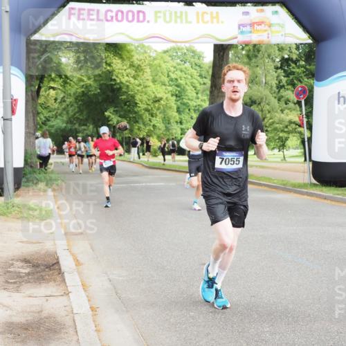 29.06.2025 - hella hamburg halbmarathon MichiJ http://msf.ph/oto/8193893 29.06.2025 10:20:13 Zwischen KM18-KM19 7055, 17768, 18235 meine-sportfotos.de