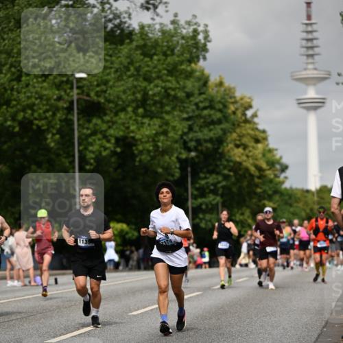 29.06.2025 - hella hamburg halbmarathon Dr. Thomas Lammeyer http://msf.ph/oto/8193915 29.06.2025 10:11:19 Kennedybrücke 4502, 5287, 5807, 5845, 5926, 6517, 7503, 10283, 10703, 11114, 11394 meine-sportfotos.de
