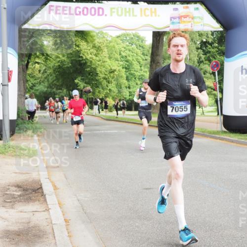 29.06.2025 - hella hamburg halbmarathon MichiJ http://msf.ph/oto/8193929 29.06.2025 10:20:13 Zwischen KM18-KM19 7055, 17768, 18235 meine-sportfotos.de