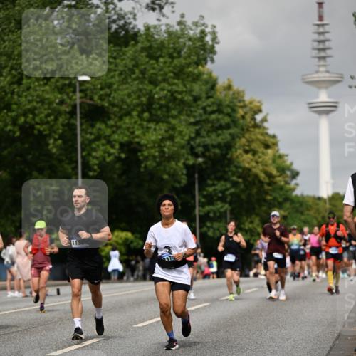 29.06.2025 - hella hamburg halbmarathon Dr. Thomas Lammeyer http://msf.ph/oto/8193957 29.06.2025 10:11:19 Kennedybrücke 4502, 5287, 5807, 5845, 5926, 6517, 7503, 10283, 10703, 11114, 11394 meine-sportfotos.de