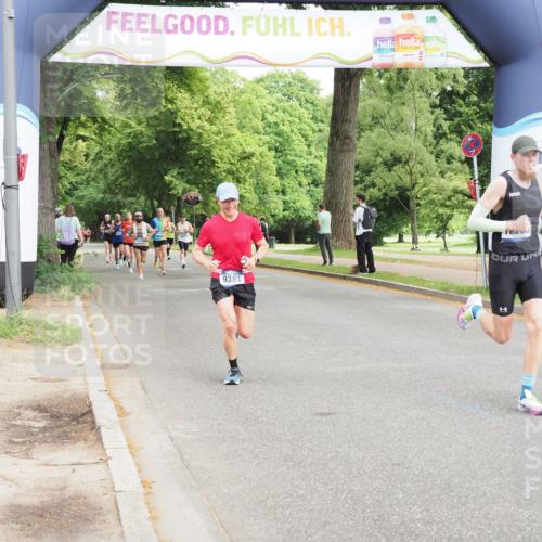 29.06.2025 - hella hamburg halbmarathon MichiJ http://msf.ph/oto/8193970 29.06.2025 10:20:15 Zwischen KM18-KM19 7055, 9381, 18235 meine-sportfotos.de