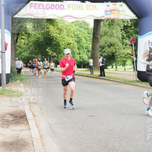 29.06.2025 - hella hamburg halbmarathon MichiJ http://msf.ph/oto/8193979 29.06.2025 10:20:15 Zwischen KM18-KM19 7055, 9381, 18235 meine-sportfotos.de