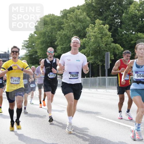 29.06.2025 - hella hamburg halbmarathon Jannik Wohlers http://msf.ph/oto/8193982 29.06.2025 09:46:14 Lombardsbrücke 1344, 1889, 2243, 4477, 4944, 5048, 5152, 6683, 7628, 8312, 8784, 10298, 10927, 10929, 11230, 11304, 11661, 12447, 12987, 13961, 14310, 14450, 15902, 16065, 16140, 16243, 16505, 16619, 16811, 16957, 17751, 18277, 18422 meine-sportfotos.de