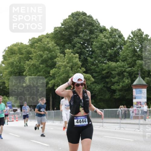 29.06.2025 - hella hamburg halbmarathon Jannik Wohlers http://msf.ph/oto/8193991 29.06.2025 10:24:29 Lombardsbrücke 1740, 2108, 2249, 3099, 4008, 4010, 4444, 5126, 9573, 11400, 11816, 11817, 14898, 15124, 15942, 17185, 17535, 17954, 18194, 18198 meine-sportfotos.de