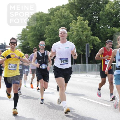 29.06.2025 - hella hamburg halbmarathon Jannik Wohlers http://msf.ph/oto/8194017 29.06.2025 09:46:14 Lombardsbrücke 1344, 1889, 2243, 4477, 4944, 5048, 5152, 6683, 7628, 8312, 8784, 10298, 10927, 10929, 11230, 11304, 11661, 12447, 12987, 13961, 14310, 14450, 15902, 16065, 16140, 16243, 16505, 16619, 16811, 16957, 17751, 18277, 18422 meine-sportfotos.de