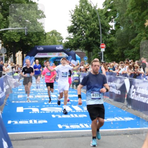 29.06.2025 - hella hamburg halbmarathon Zöllner http://msf.ph/oto/8194030 29.06.2025 10:45:21 Ziel 2188, 2367, 2470, 3186, 5706, 6054, 6375, 9105, 10064, 11469, 12783, 15563, 15636, 15741, 15760, 16513, 17499 meine-sportfotos.de