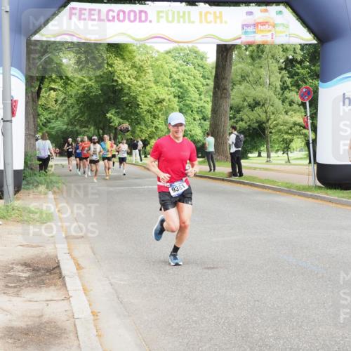 29.06.2025 - hella hamburg halbmarathon MichiJ http://msf.ph/oto/8194033 29.06.2025 10:20:15 Zwischen KM18-KM19 7055, 9381, 18235 meine-sportfotos.de