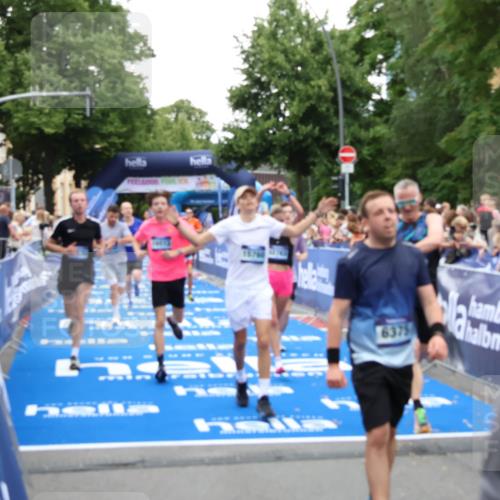 29.06.2025 - hella hamburg halbmarathon Zöllner http://msf.ph/oto/8194051 29.06.2025 10:45:22 Ziel 2188, 2367, 2470, 3186, 5706, 6054, 9105, 10064, 11469, 12783, 15563, 15636, 15741, 15760, 16513, 17499 meine-sportfotos.de