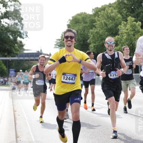 29.06.2025 - hella hamburg halbmarathon Jannik Wohlers http://msf.ph/oto/8194122 29.06.2025 09:46:15 Lombardsbrücke 1344, 1889, 2243, 4477, 4944, 5048, 5152, 6683, 7628, 8312, 10298, 10927, 10929, 11230, 11304, 11661, 12447, 12899, 12987, 13961, 14310, 14450, 15902, 16243, 16505, 16619, 16811, 16957, 17751, 18026, 18277, 18422 meine-sportfotos.de