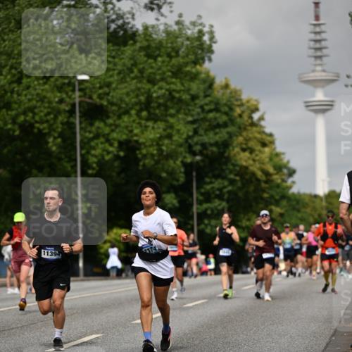 29.06.2025 - hella hamburg halbmarathon Dr. Thomas Lammeyer http://msf.ph/oto/8194130 29.06.2025 10:11:20 Kennedybrücke 4502, 5287, 5807, 5845, 5926, 6517, 7503, 10283, 10700, 10703, 11114, 11394 meine-sportfotos.de
