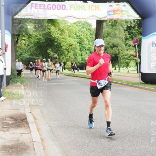 29.06.2025 - hella hamburg halbmarathon MichiJ http://msf.ph/oto/8194153 29.06.2025 10:20:16 Zwischen KM18-KM19 7055, 9381, 18235 meine-sportfotos.de