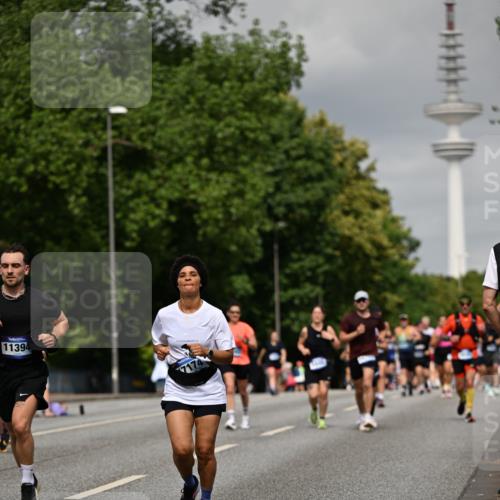 29.06.2025 - hella hamburg halbmarathon Dr. Thomas Lammeyer http://msf.ph/oto/8194227 29.06.2025 10:11:20 Kennedybrücke 4502, 5287, 5807, 5845, 5926, 6517, 7503, 10283, 10700, 10703, 11114, 11394 meine-sportfotos.de