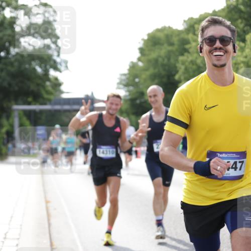 29.06.2025 - hella hamburg halbmarathon Jannik Wohlers http://msf.ph/oto/8194233 29.06.2025 09:46:15 Lombardsbrücke 1344, 1889, 2243, 4477, 4944, 5048, 5152, 6683, 7628, 8312, 10298, 10927, 10929, 11230, 11304, 11661, 12447, 12899, 12987, 13961, 14310, 14450, 15902, 16243, 16505, 16619, 16811, 16957, 17751, 18026, 18277, 18422 meine-sportfotos.de