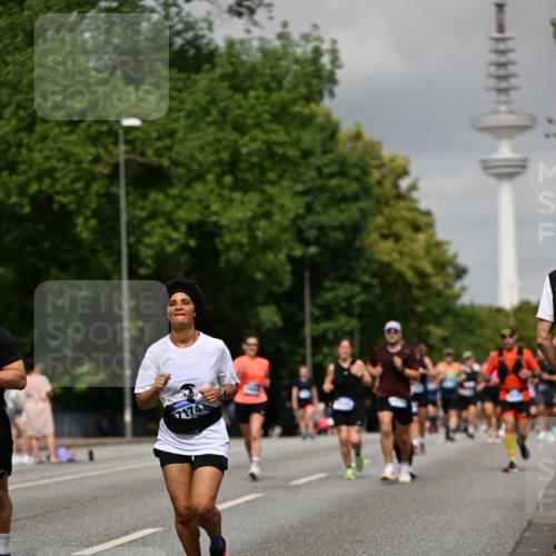 29.06.2025 - hella hamburg halbmarathon Dr. Thomas Lammeyer http://msf.ph/oto/8194244 29.06.2025 10:11:21 Kennedybrücke 4502, 5287, 5807, 5845, 5926, 6517, 7503, 8585, 10283, 10700, 10703, 11114, 11394 meine-sportfotos.de