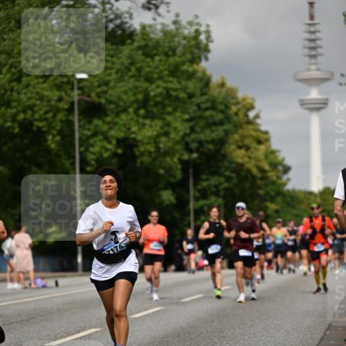 29.06.2025 - hella hamburg halbmarathon Dr. Thomas Lammeyer http://msf.ph/oto/8194258 29.06.2025 10:11:21 Kennedybrücke 4502, 5287, 5807, 5845, 5926, 6517, 7503, 8585, 10283, 10700, 10703, 11114, 11394 meine-sportfotos.de