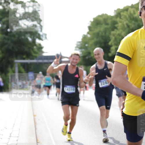 29.06.2025 - hella hamburg halbmarathon Jannik Wohlers http://msf.ph/oto/8194261 29.06.2025 09:46:16 Lombardsbrücke 1344, 1889, 2243, 4477, 4944, 5048, 5152, 6683, 7628, 8312, 10298, 10927, 10929, 11230, 11304, 11661, 12447, 12899, 12987, 13493, 13494, 13961, 14310, 14450, 15902, 16243, 16505, 16619, 16811, 16957, 17137, 17751, 18026, 18277, 18422, 18824 meine-sportfotos.de