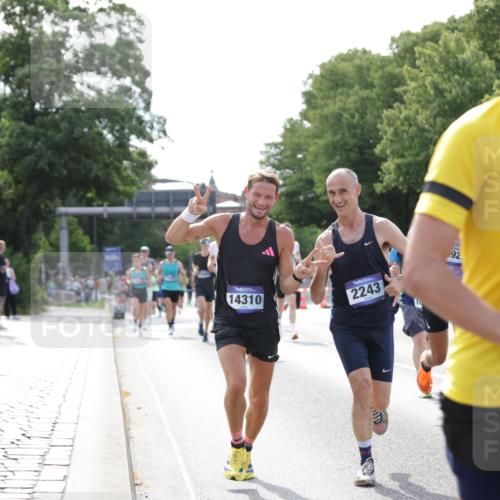 29.06.2025 - hella hamburg halbmarathon Jannik Wohlers http://msf.ph/oto/8194271 29.06.2025 09:46:16 Lombardsbrücke 1344, 1889, 2243, 4477, 4944, 5048, 5152, 6683, 7628, 8312, 10298, 10927, 10929, 11230, 11304, 11661, 12447, 12899, 12987, 13493, 13494, 13961, 14310, 14450, 15902, 16243, 16505, 16619, 16811, 16957, 17137, 17751, 18026, 18277, 18422, 18824 meine-sportfotos.de