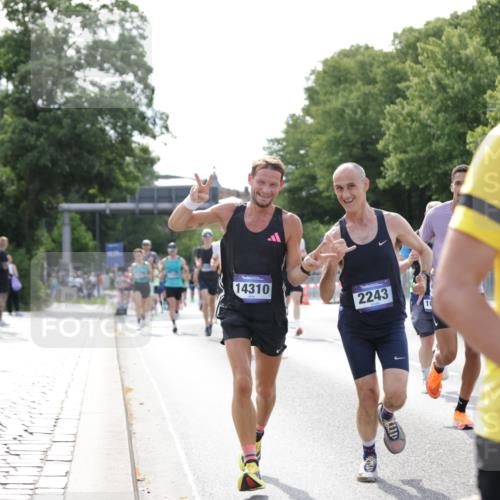 29.06.2025 - hella hamburg halbmarathon Jannik Wohlers http://msf.ph/oto/8194283 29.06.2025 09:46:16 Lombardsbrücke 1344, 1889, 2243, 4477, 4944, 5048, 5152, 6683, 7628, 8312, 10298, 10927, 10929, 11230, 11304, 11661, 12447, 12899, 12987, 13493, 13494, 13961, 14310, 14450, 15902, 16243, 16505, 16619, 16811, 16957, 17137, 17751, 18026, 18277, 18422, 18824 meine-sportfotos.de