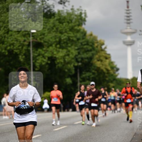 29.06.2025 - hella hamburg halbmarathon Dr. Thomas Lammeyer http://msf.ph/oto/8194321 29.06.2025 10:11:22 Kennedybrücke 4262, 4502, 5287, 5807, 5845, 5926, 6517, 6833, 7503, 8585, 10283, 10700, 10703, 11114, 11394 meine-sportfotos.de