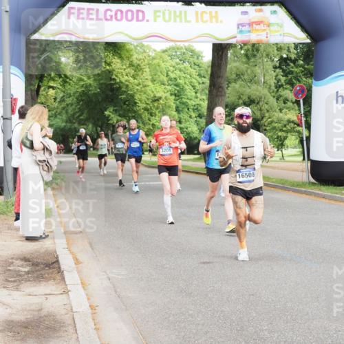 29.06.2025 - hella hamburg halbmarathon MichiJ http://msf.ph/oto/8194370 29.06.2025 10:20:20 Zwischen KM18-KM19 3201, 7481, 9381, 10017, 11413, 16508, 18235 meine-sportfotos.de