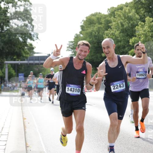 29.06.2025 - hella hamburg halbmarathon Jannik Wohlers http://msf.ph/oto/8194372 29.06.2025 09:46:16 Lombardsbrücke 1344, 1889, 2243, 4477, 4944, 5048, 5152, 6683, 7628, 8312, 10298, 10927, 10929, 11230, 11304, 11661, 12447, 12899, 12987, 13493, 13494, 13961, 14310, 14450, 15902, 16243, 16505, 16619, 16811, 16957, 17137, 17751, 18026, 18277, 18422, 18824 meine-sportfotos.de