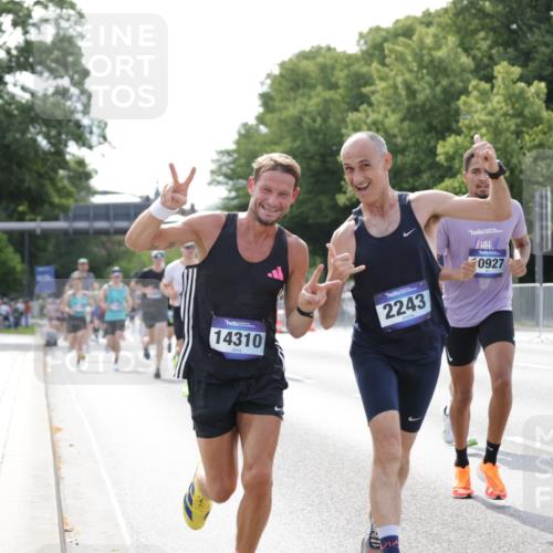 29.06.2025 - hella hamburg halbmarathon Jannik Wohlers http://msf.ph/oto/8194381 29.06.2025 09:46:16 Lombardsbrücke 1344, 1889, 2243, 4477, 4944, 5048, 5152, 6683, 7628, 8312, 10298, 10927, 10929, 11230, 11304, 11661, 12447, 12899, 12987, 13493, 13494, 13961, 14310, 14450, 15902, 16243, 16505, 16619, 16811, 16957, 17137, 17751, 18026, 18277, 18422, 18824 meine-sportfotos.de