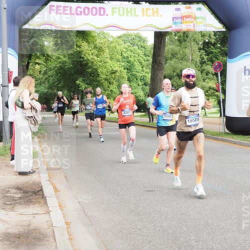 29.06.2025 - hella hamburg halbmarathon MichiJ http://msf.ph/oto/8194384 29.06.2025 10:20:20 Zwischen KM18-KM19 3201, 7481, 9381, 10017, 11413, 16508, 18235 meine-sportfotos.de