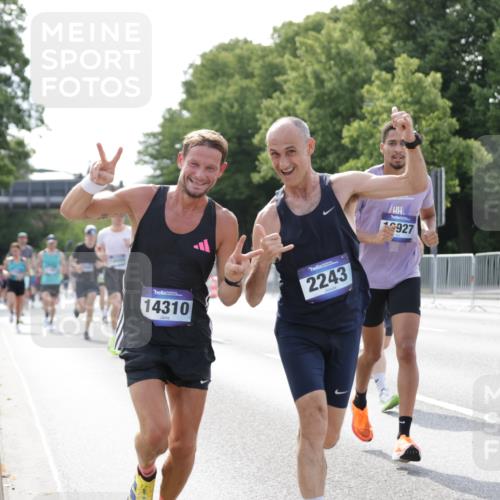 29.06.2025 - hella hamburg halbmarathon Jannik Wohlers http://msf.ph/oto/8194386 29.06.2025 09:46:16 Lombardsbrücke 1344, 1889, 2243, 4477, 4944, 5048, 5152, 6683, 7628, 8312, 10298, 10927, 10929, 11230, 11304, 11661, 12447, 12899, 12987, 13493, 13494, 13961, 14310, 14450, 15902, 16243, 16505, 16619, 16811, 16957, 17137, 17751, 18026, 18277, 18422, 18824 meine-sportfotos.de