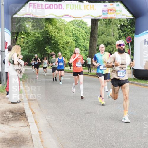 29.06.2025 - hella hamburg halbmarathon MichiJ http://msf.ph/oto/8194395 29.06.2025 10:20:20 Zwischen KM18-KM19 3201, 7481, 9381, 10017, 11413, 16508, 18235 meine-sportfotos.de