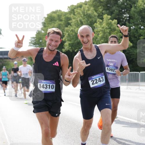 29.06.2025 - hella hamburg halbmarathon Jannik Wohlers http://msf.ph/oto/8194409 29.06.2025 09:46:16 Lombardsbrücke 1344, 1889, 2243, 4477, 4944, 5048, 5152, 6683, 7628, 8312, 10298, 10927, 10929, 11230, 11304, 11661, 12447, 12899, 12987, 13493, 13494, 13961, 14310, 14450, 15902, 16243, 16505, 16619, 16811, 16957, 17137, 17751, 18026, 18277, 18422, 18824 meine-sportfotos.de