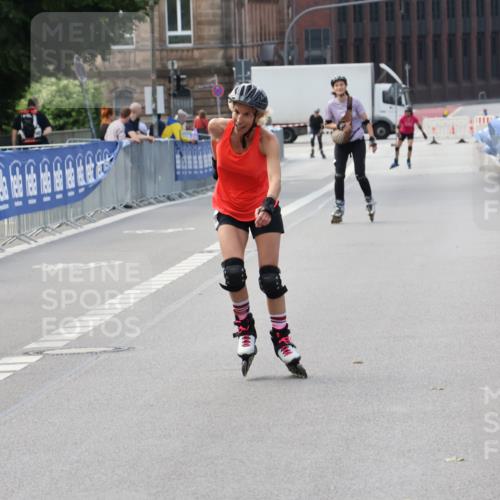 29.06.2025 - hella hamburg halbmarathon Strokosch-Dieckow http://msf.ph/oto/8194421 29.06.2025 09:38:18 Ziel 20298, 20317 meine-sportfotos.de