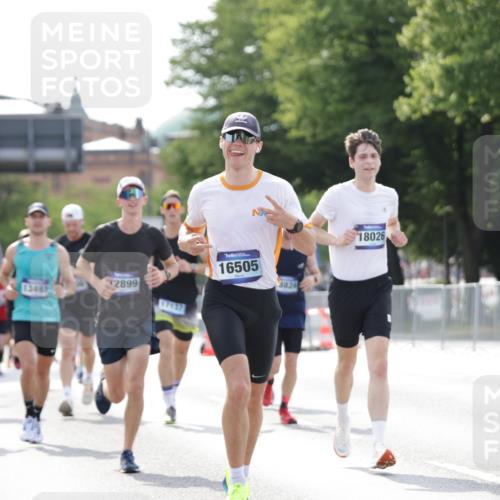 29.06.2025 - hella hamburg halbmarathon Jannik Wohlers http://msf.ph/oto/8194430 29.06.2025 09:46:18 Lombardsbrücke 1344, 1889, 2243, 4477, 4944, 5048, 5152, 6683, 7466, 7628, 8312, 10298, 10477, 10927, 11304, 11661, 12447, 12899, 12987, 13199, 13493, 13494, 13961, 14310, 14450, 15902, 16243, 16505, 16619, 16811, 16957, 17137, 17751, 18026, 18277, 18600, 18824 meine-sportfotos.de