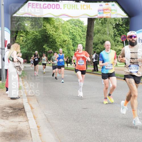 29.06.2025 - hella hamburg halbmarathon MichiJ http://msf.ph/oto/8194437 29.06.2025 10:20:20 Zwischen KM18-KM19 3201, 7481, 9381, 10017, 11413, 16508, 18235 meine-sportfotos.de