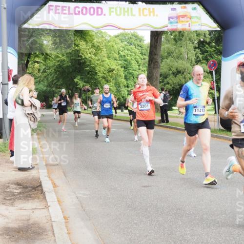 29.06.2025 - hella hamburg halbmarathon MichiJ http://msf.ph/oto/8194446 29.06.2025 10:20:20 Zwischen KM18-KM19 3201, 7481, 9381, 10017, 11413, 16508, 18235 meine-sportfotos.de