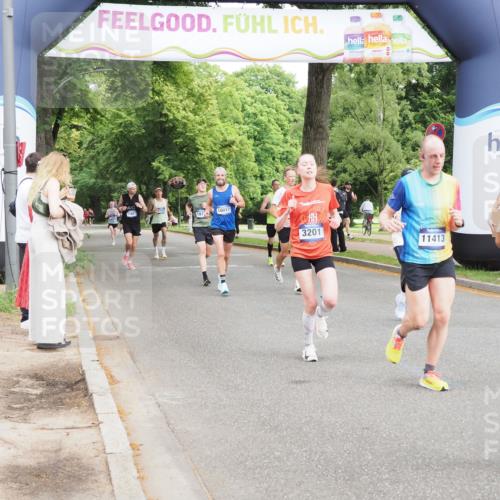 29.06.2025 - hella hamburg halbmarathon MichiJ http://msf.ph/oto/8194458 29.06.2025 10:20:20 Zwischen KM18-KM19 3201, 7481, 9381, 10017, 11413, 16508, 18235 meine-sportfotos.de