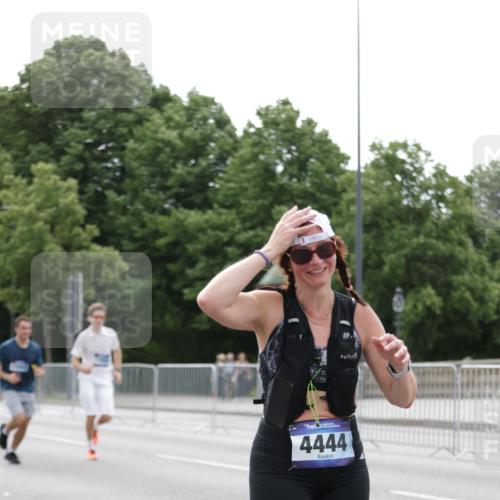29.06.2025 - hella hamburg halbmarathon Jannik Wohlers http://msf.ph/oto/8194461 29.06.2025 10:24:30 Lombardsbrücke 1740, 2108, 2249, 4008, 4010, 4444, 5126, 7778, 9573, 11400, 11816, 11817, 14898, 15124, 15942, 17185, 17535, 17954, 18194, 18198 meine-sportfotos.de