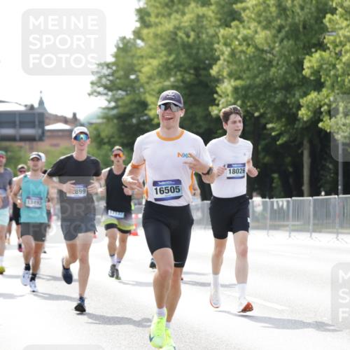 29.06.2025 - hella hamburg halbmarathon Jannik Wohlers http://msf.ph/oto/8194484 29.06.2025 09:46:18 Lombardsbrücke 1344, 1889, 2243, 4477, 4944, 5048, 5152, 6683, 7466, 7628, 8312, 10298, 10477, 10927, 11304, 11661, 12447, 12899, 12987, 13199, 13493, 13494, 13961, 14310, 14450, 15902, 16243, 16505, 16619, 16811, 16957, 17137, 17751, 18026, 18277, 18600, 18824 meine-sportfotos.de