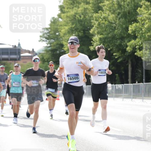 29.06.2025 - hella hamburg halbmarathon Jannik Wohlers http://msf.ph/oto/8194495 29.06.2025 09:46:18 Lombardsbrücke 1344, 1889, 2243, 4477, 4944, 5048, 5152, 6683, 7466, 7628, 8312, 10298, 10477, 10927, 11304, 11661, 12447, 12899, 12987, 13199, 13493, 13494, 13961, 14310, 14450, 15902, 16243, 16505, 16619, 16811, 16957, 17137, 17751, 18026, 18277, 18600, 18824 meine-sportfotos.de